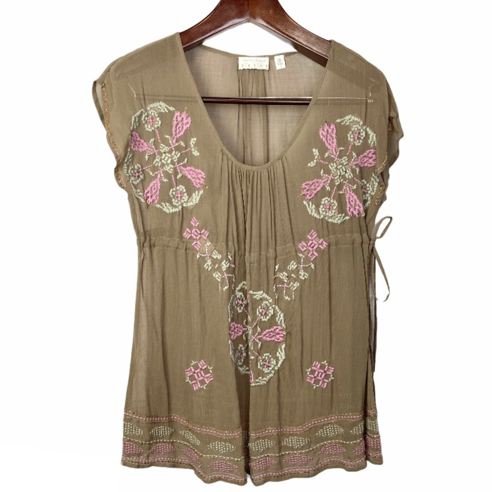 UO•Kimichi & Blue• sheer embroidered baby doll top small